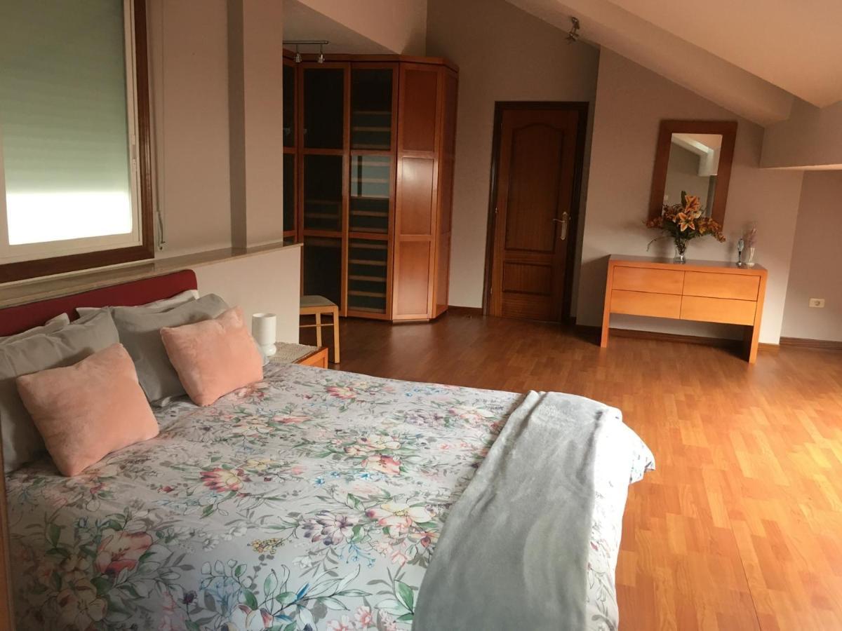 Апартаменти Duplex Rosalia De Castro. Рібадавія Екстер'єр фото
