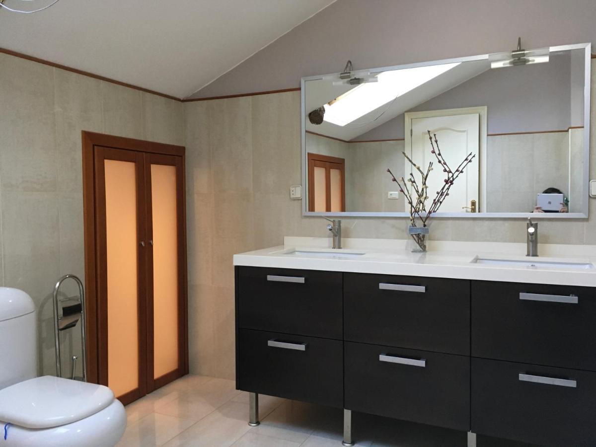 Апартаменти Duplex Rosalia De Castro. Рібадавія Екстер'єр фото